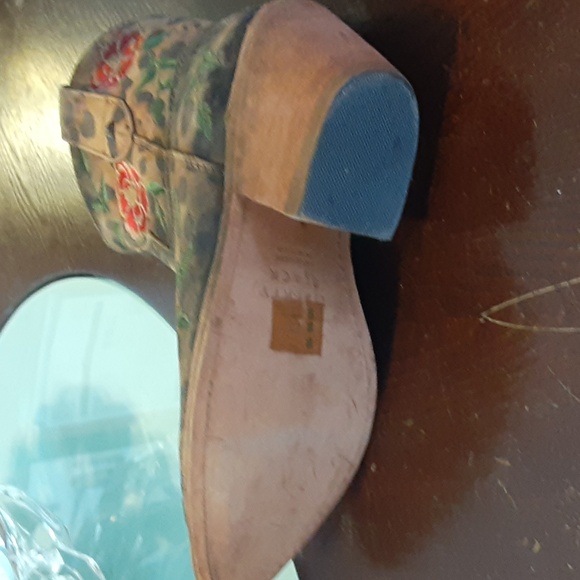 Leather cowgirl boots - Picture 4 of 6